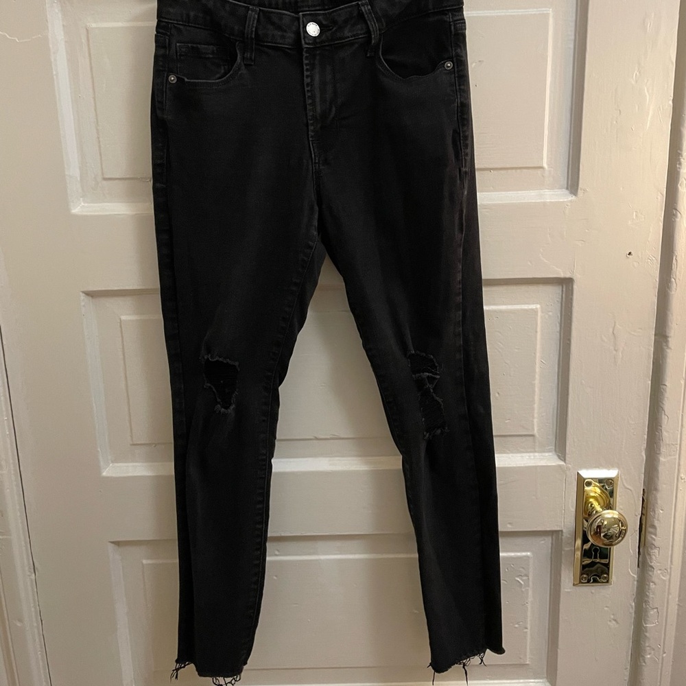 Black ripped skinny jeans